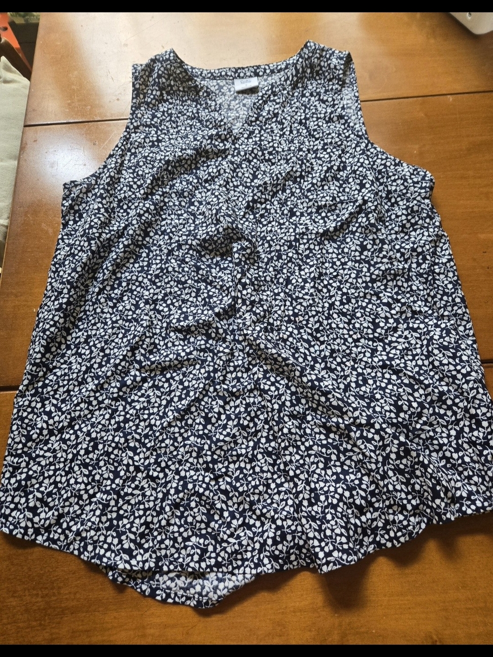 croft & barrow Navy and White Leaf-Print V-Neck Tank